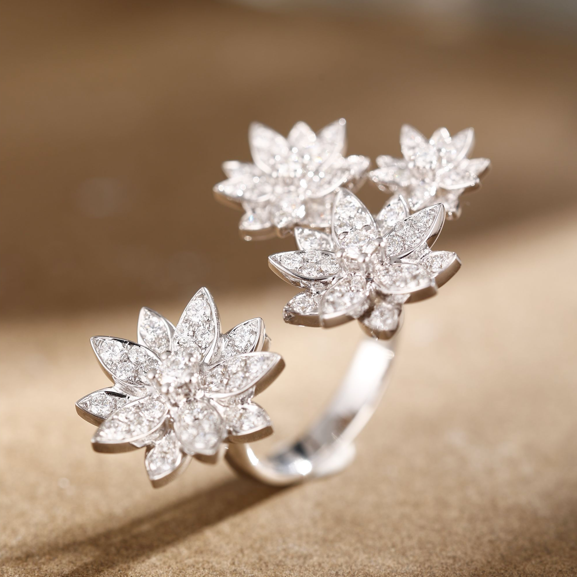 18K金满钻四莲花戒指 CZ (定制品质48小时鉴赏期)