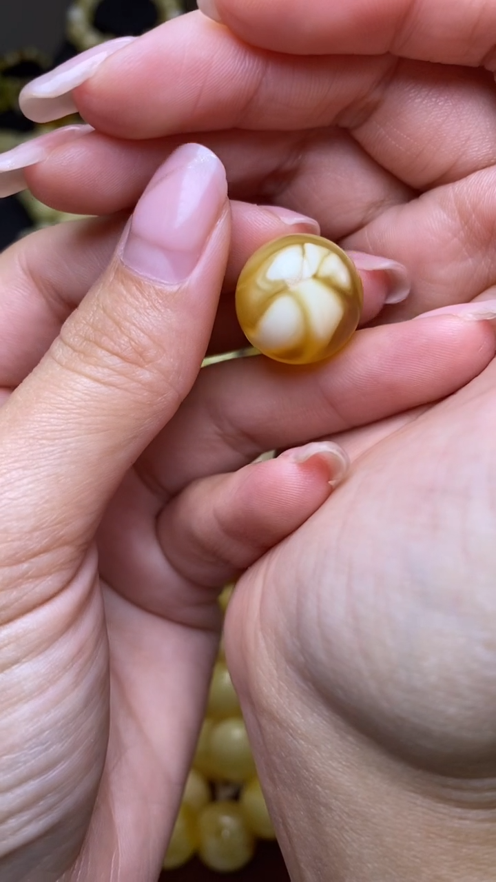 未镶嵌琥珀裸石葵. 10