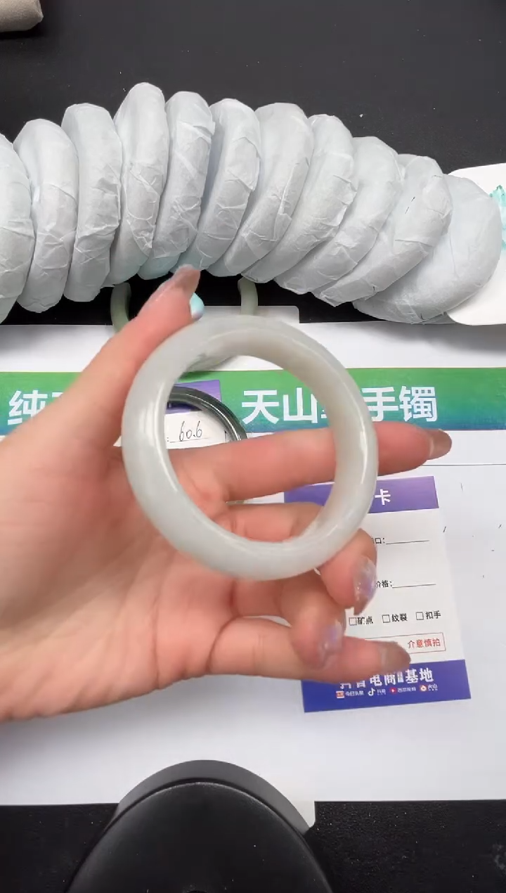 【闪购商品】石英质玉手镯未镶嵌297-52.2