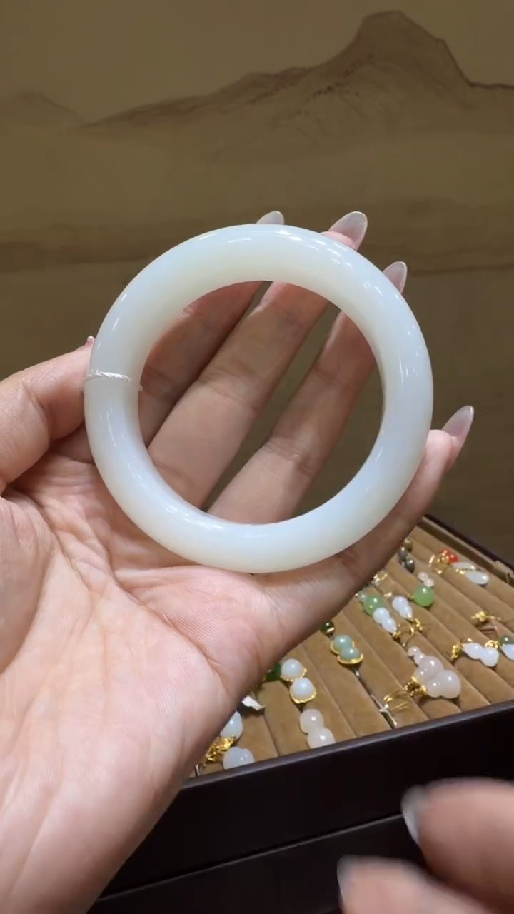 颈饰未镶嵌和田玉手镯58