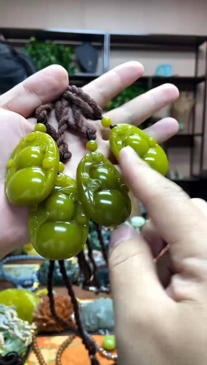 未镶嵌岫玉吊坠多样性发货发其中之一
