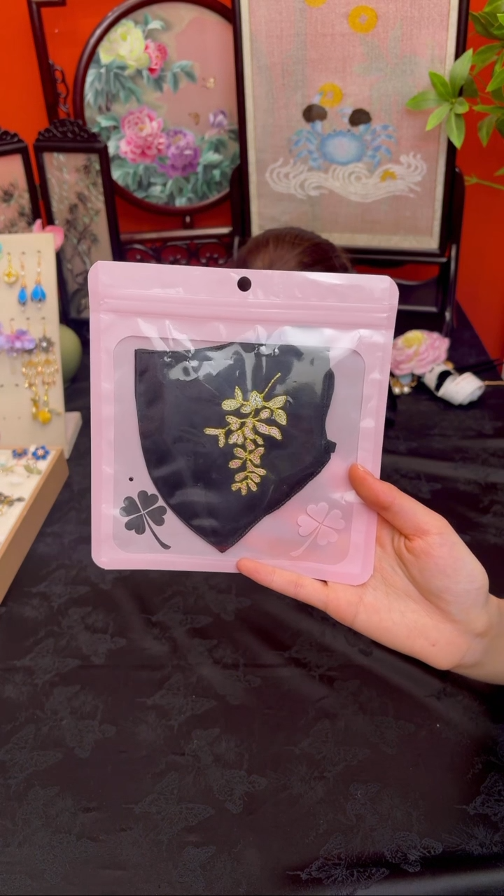 刺绣沉*ò非遗绒花苏绣饰品