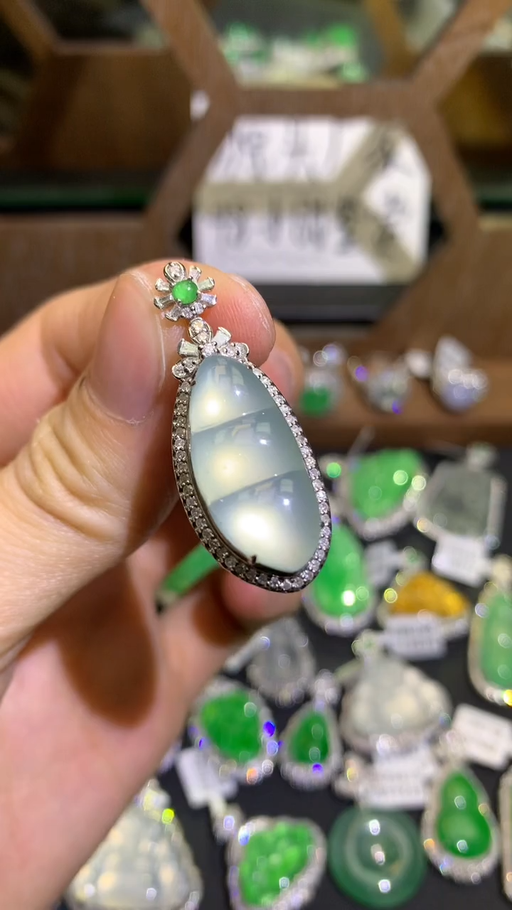 翡翠18K金镶嵌吊坠(不含链)吊坠