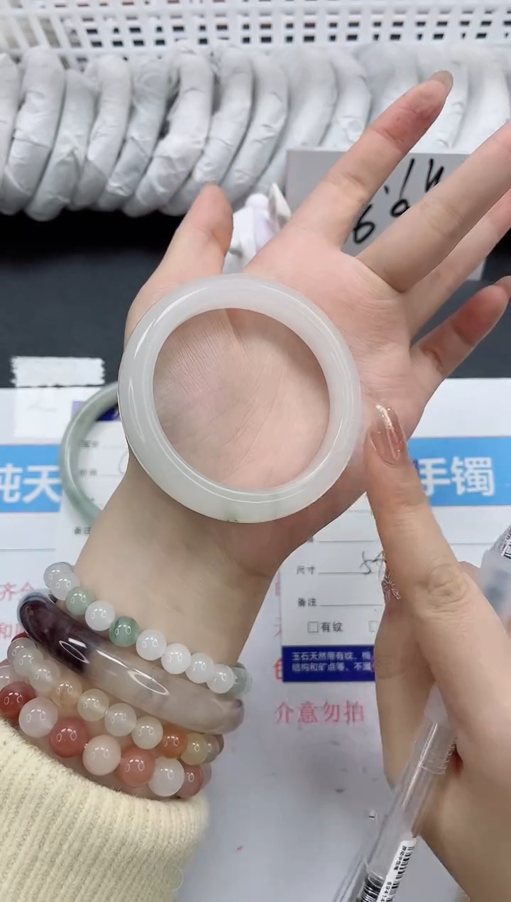 【闪购商品】石英质玉手镯未镶嵌k96-54