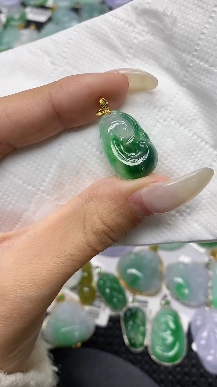 颈饰18K金镶嵌翡翠11111111111