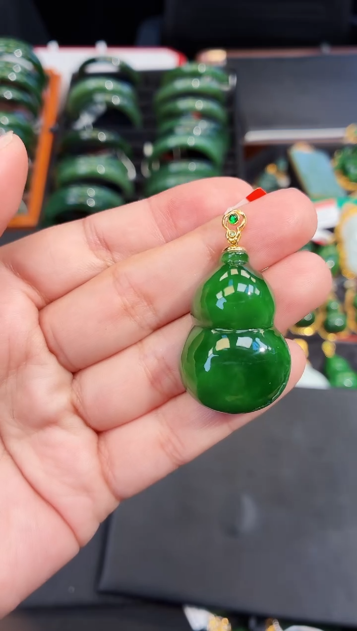 吊坠(赠链)18K金镶嵌和田玉多样性发一