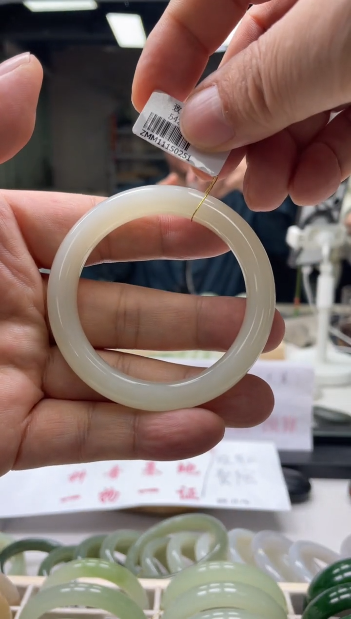 【闪购商品】和田玉手镯未镶嵌编码 0251圈口52-53