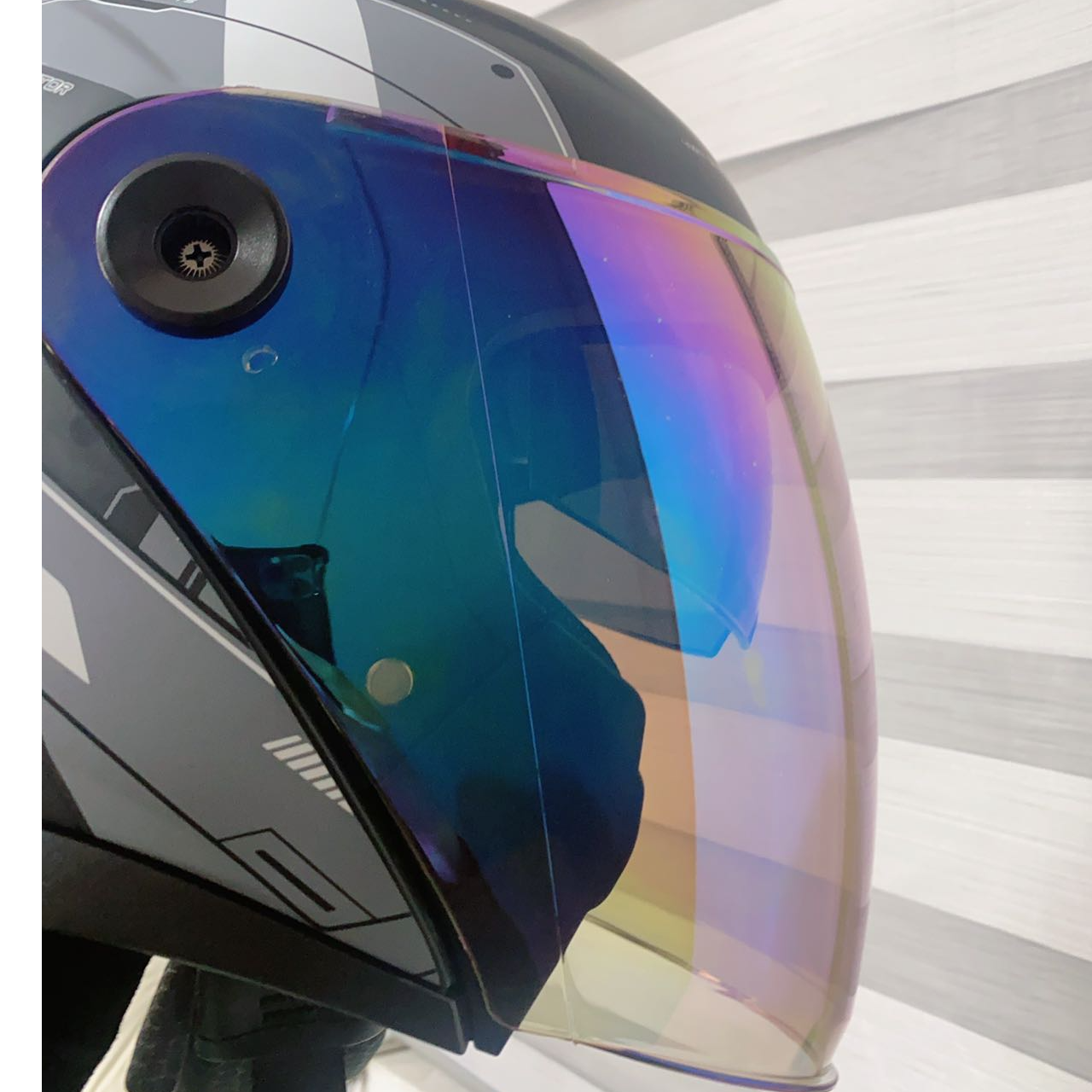 新款L06 揭面盔 的  4/3长镜片 (不是头盔，是镜片！）