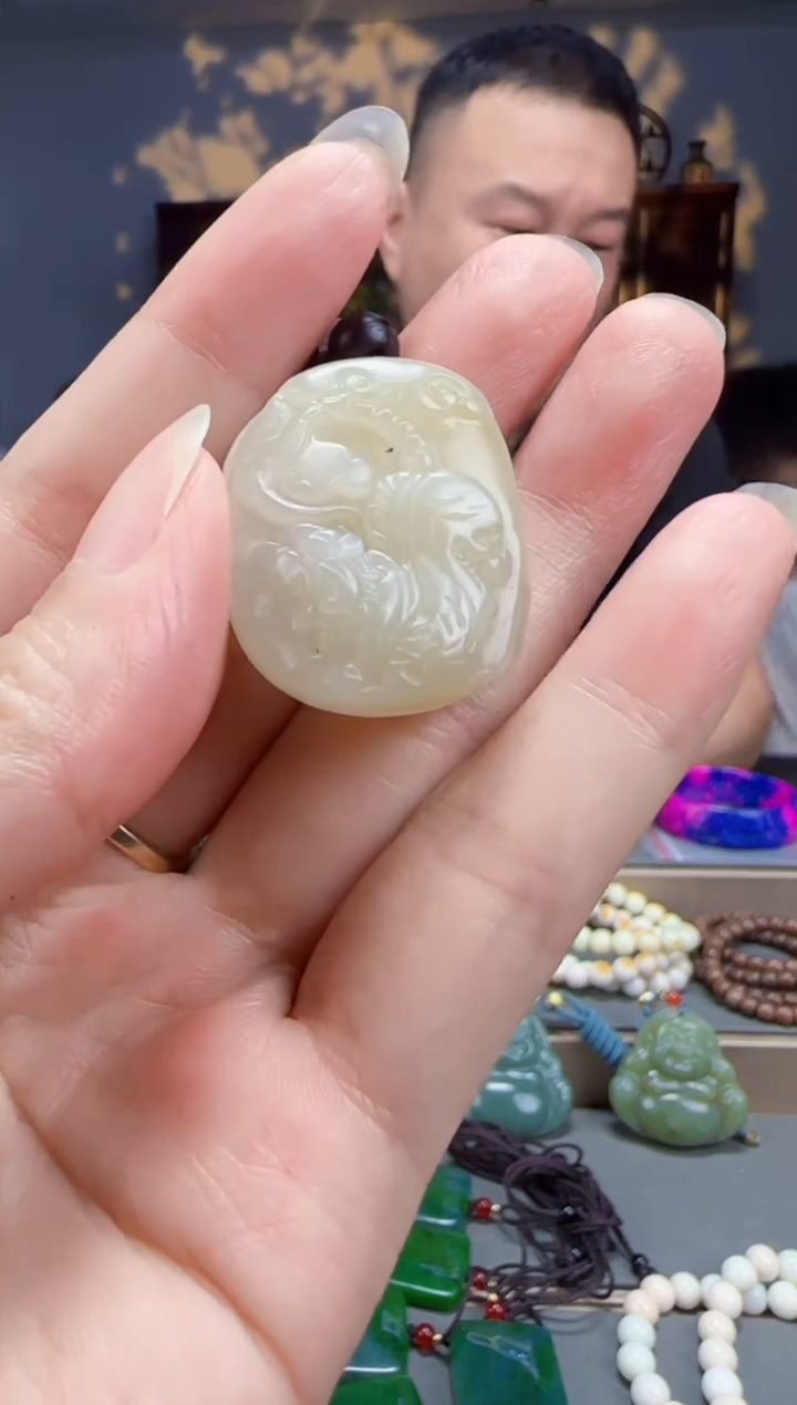 和田玉未镶嵌颈饰1