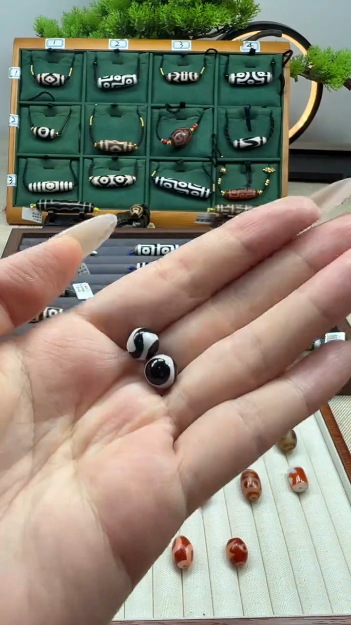 玛瑙/玉髓（覆膜）颈饰未镶嵌1微瑕随机发货