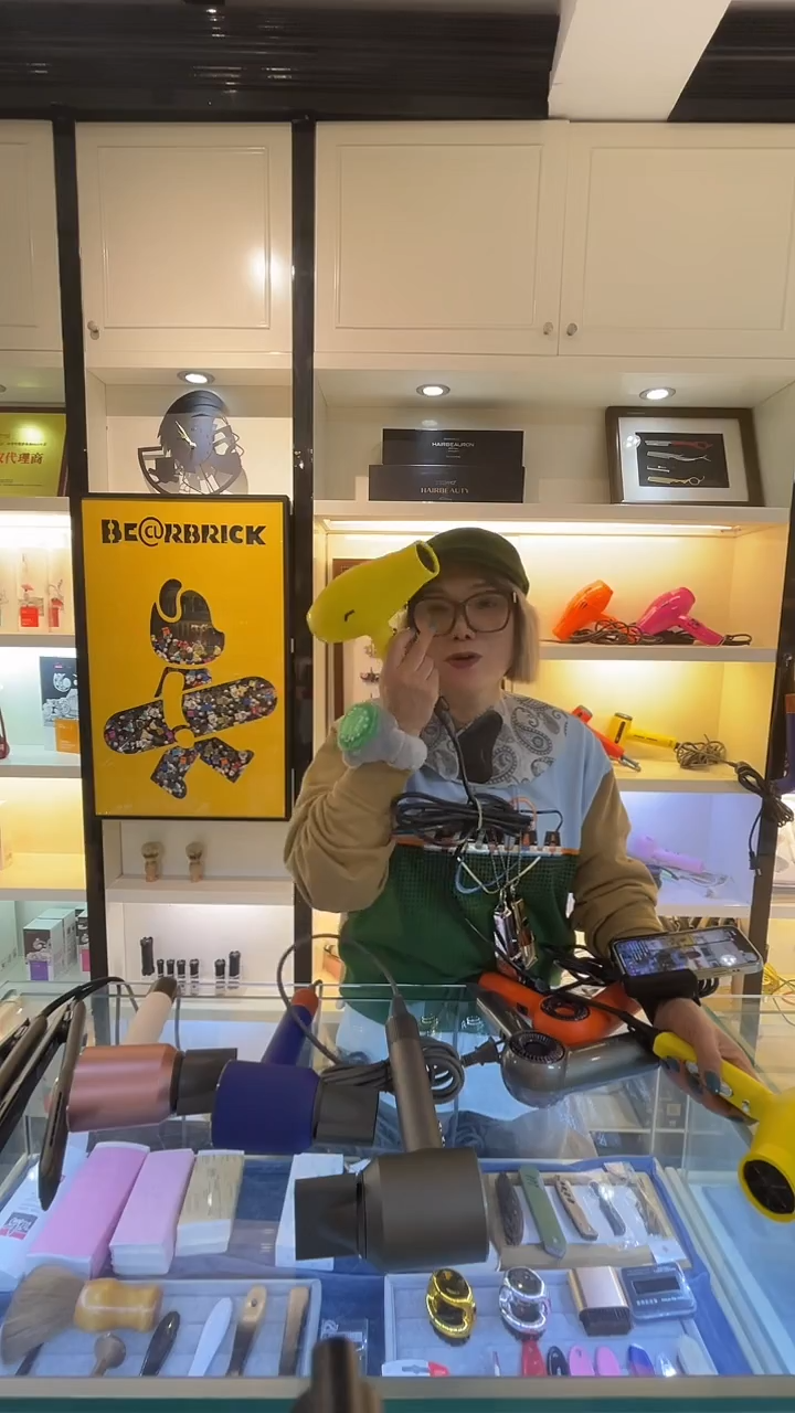 圆头款黄色吹风机