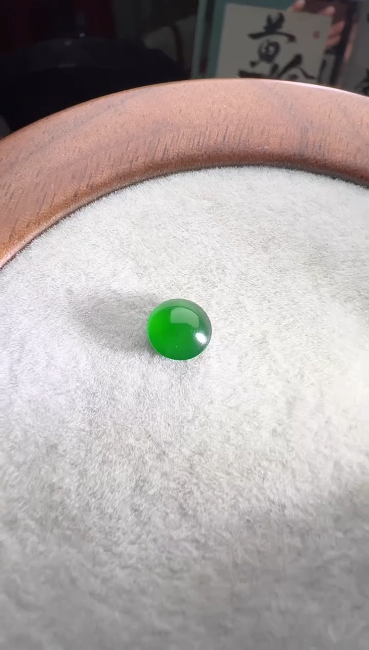 未镶嵌定制翡翠白***糖危地马拉 绿翡蛋面