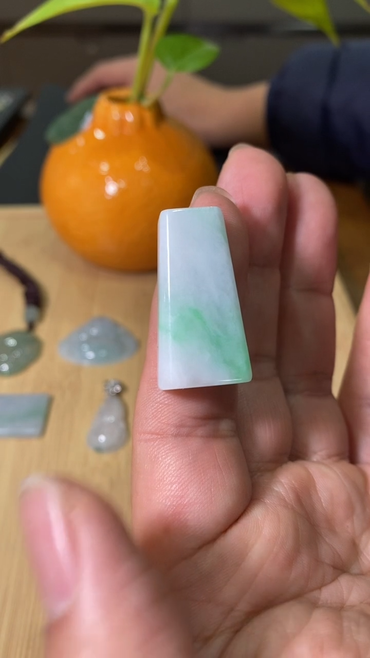 吊坠(不含链)未镶嵌翡翠飘阳绿平安无事牌