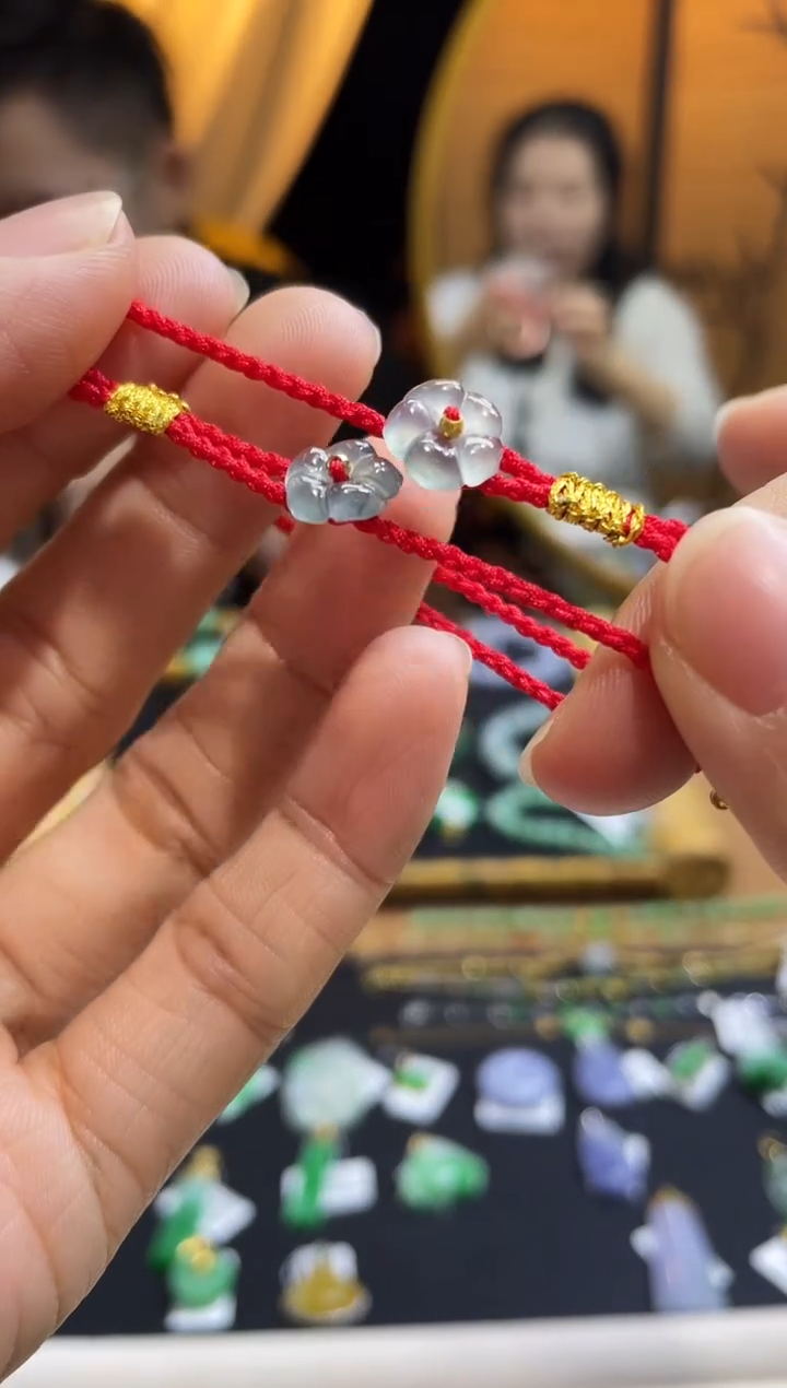 颈饰18K金镶嵌翡翠手绳   多样性发货 发其一