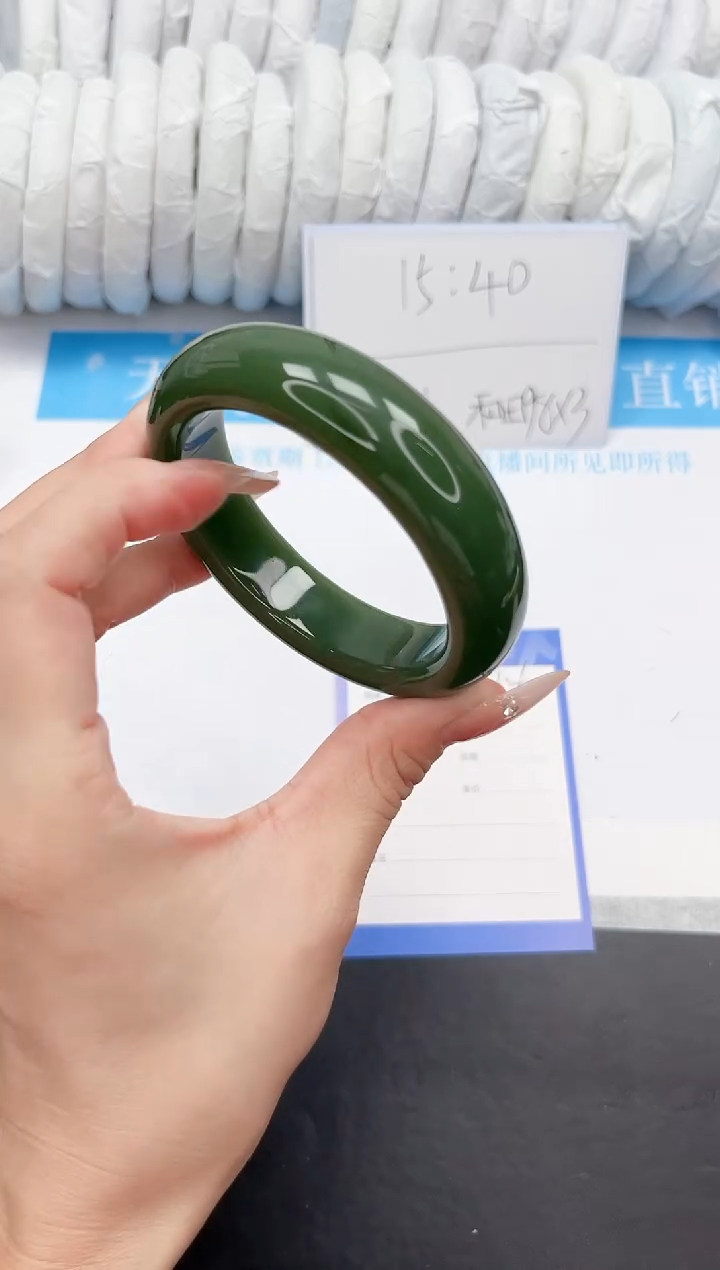 手镯石英质玉未镶嵌134-58DB