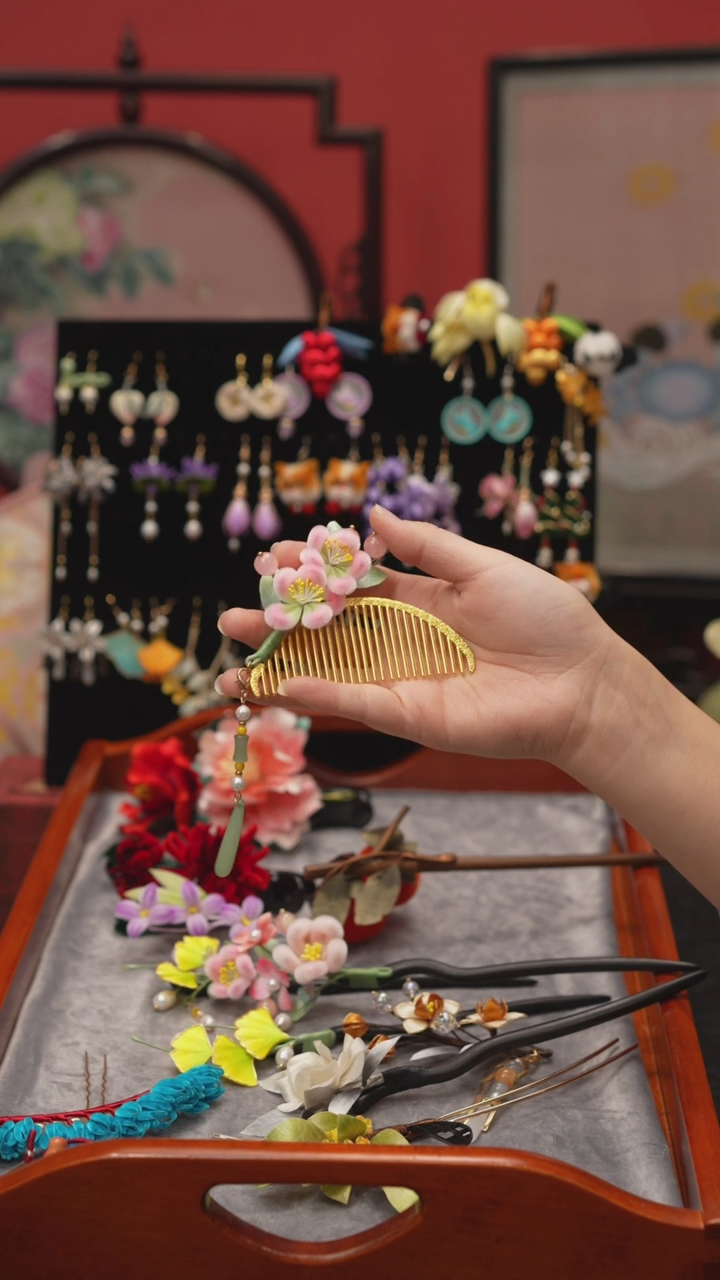 刺绣非遗绒花手工饰品