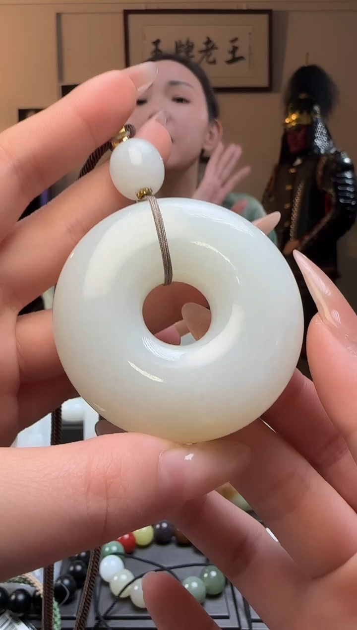 【闪购商品】和田玉平安扣带糖未镶嵌吊坠