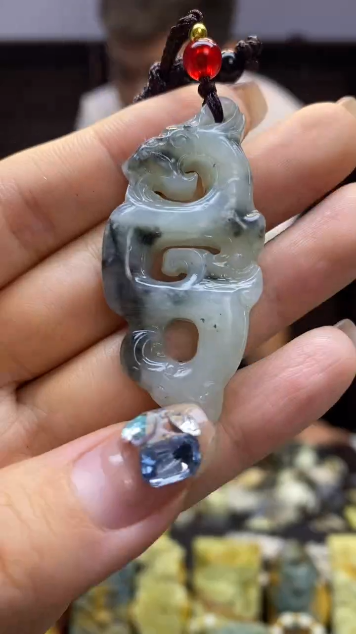 未镶嵌岫玉挂件  