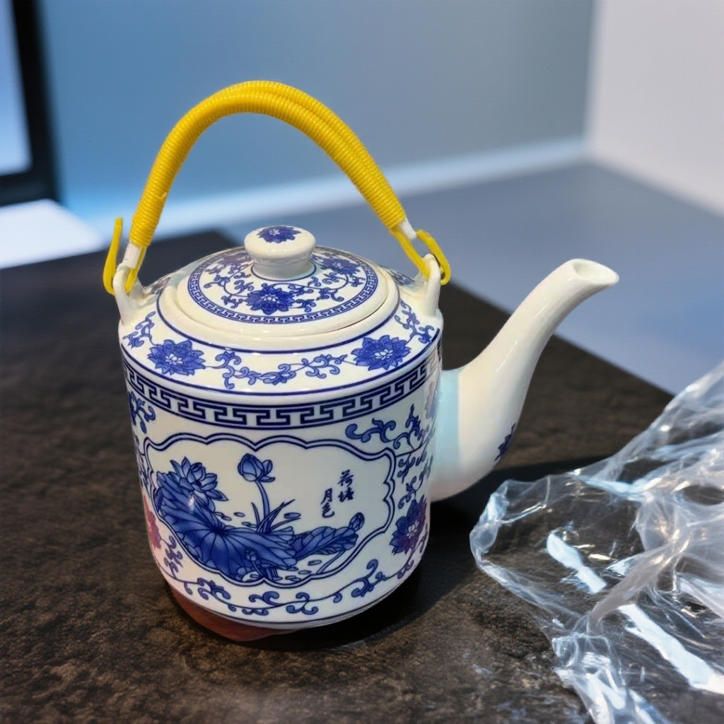 陶瓷/青花缠枝莲荷塘月色提梁壶
