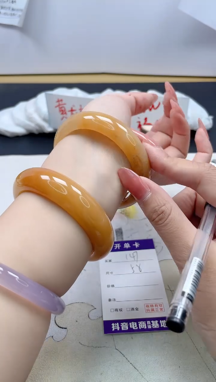 【闪购商品】石英质玉手镯未镶嵌147/58