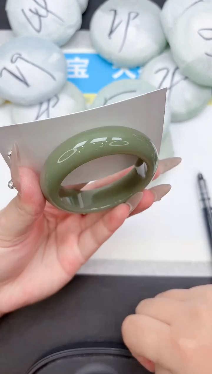 未镶嵌手镯石英质玉132-52.3