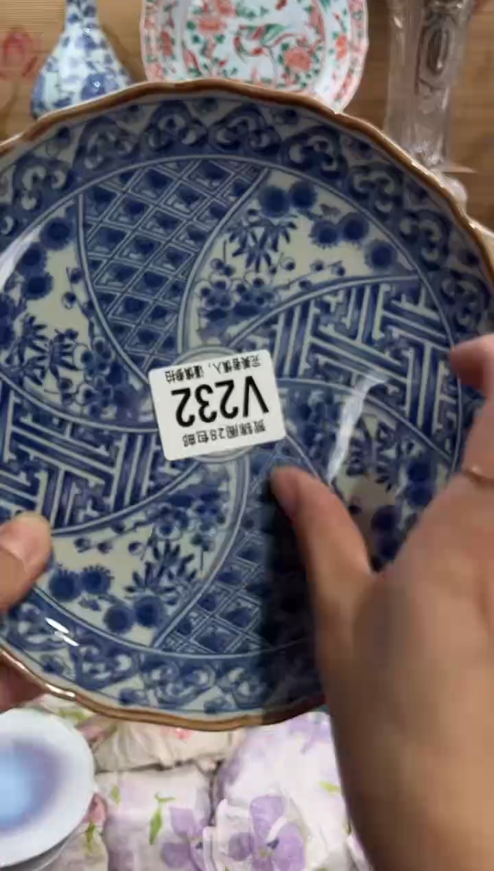 瓷片多****》       V232