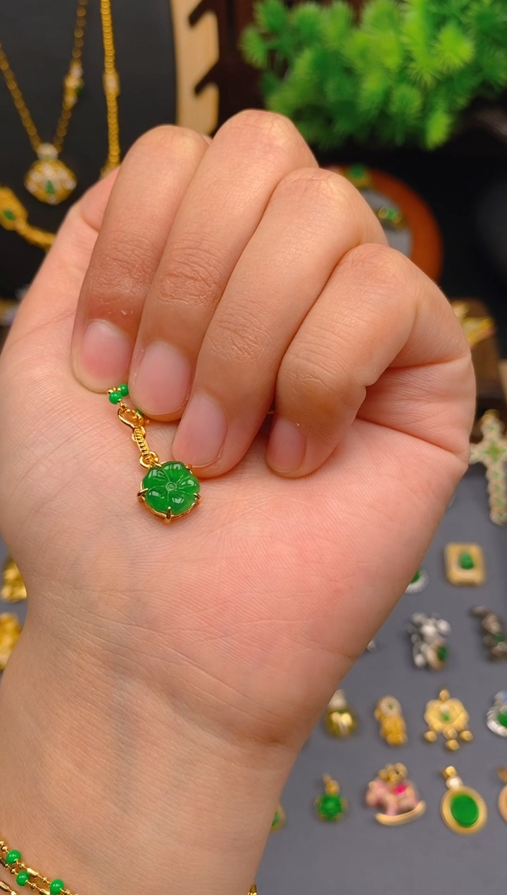 【闪购商品】翡翠吊坠(不含链)银S925镶嵌花花吊坠