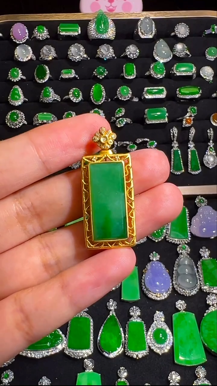 18K金镶嵌挂件翡翠吊坠