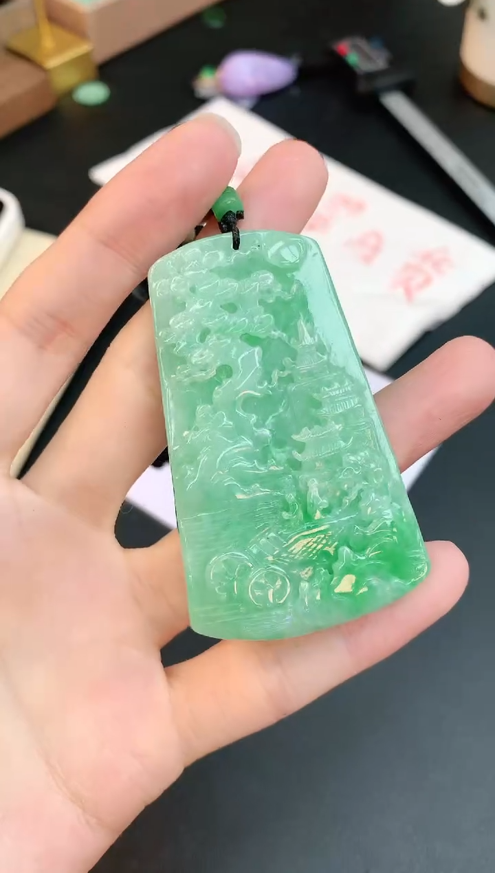 【闪购商品】翡翠颈饰18K金镶嵌赠礼盒证书 小君