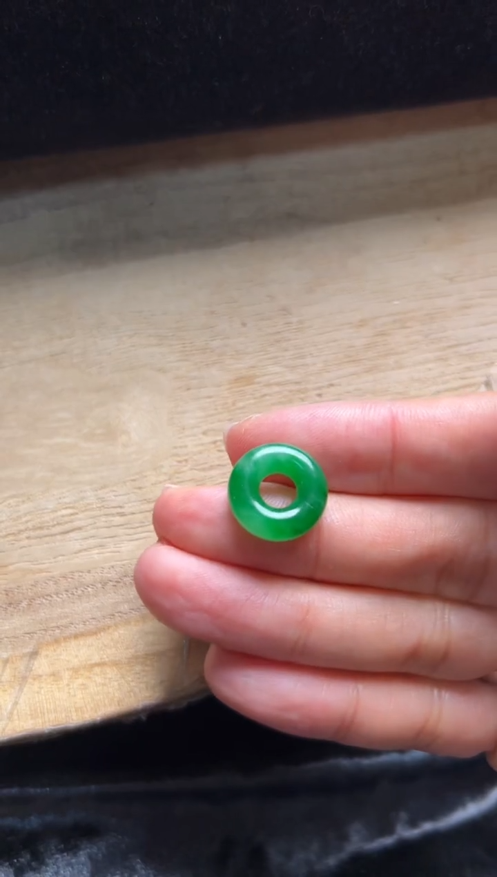 【闪购商品】定制翡翠未镶嵌绿甜甜圈8000+800-sq068