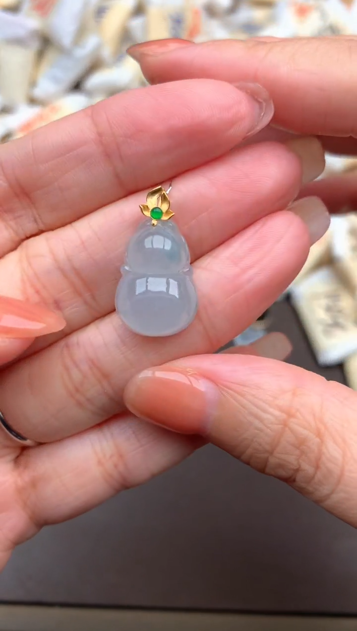 18K金镶嵌挂件翡翠一