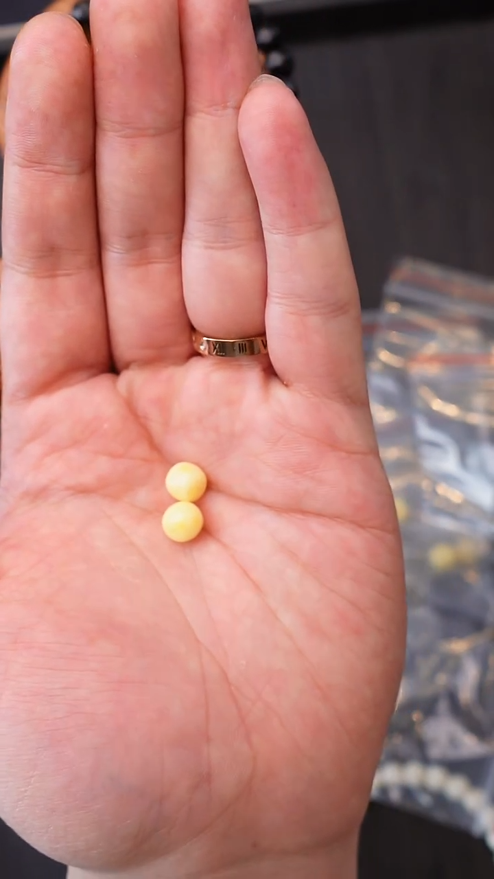 裸石蜜蜡未镶嵌蜜蜡两颗