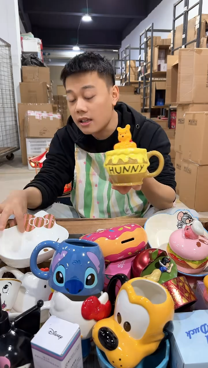 瓷片Q版维尼蜂蜜带盖杯