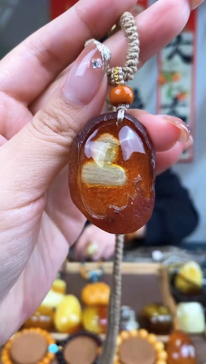 【闪购商品】琥珀裸石未镶嵌 基地发货 一物一证 顺丰包邮