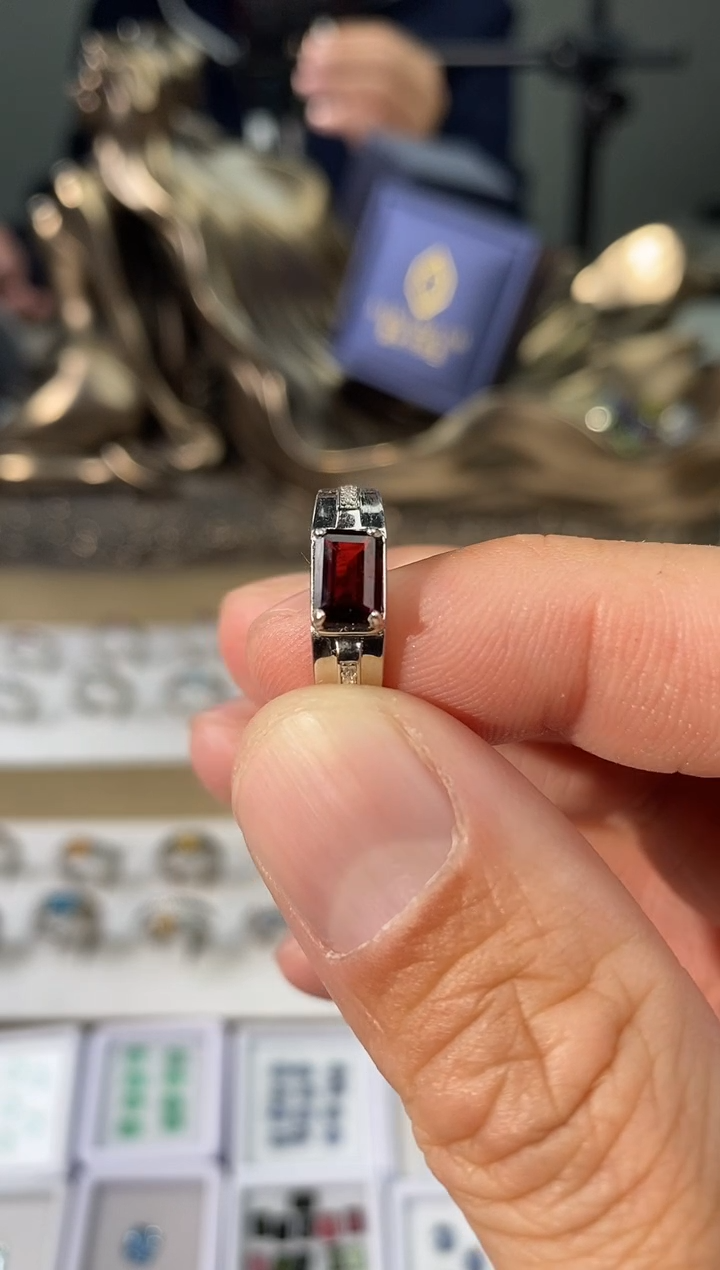 【闪购商品】石榴石戒指银S925镶嵌1ct 闭口15