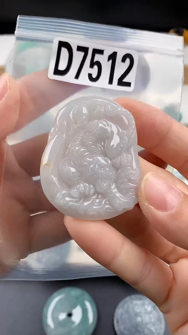 颈饰未镶嵌翡翠天然翡翠吊坠挂件