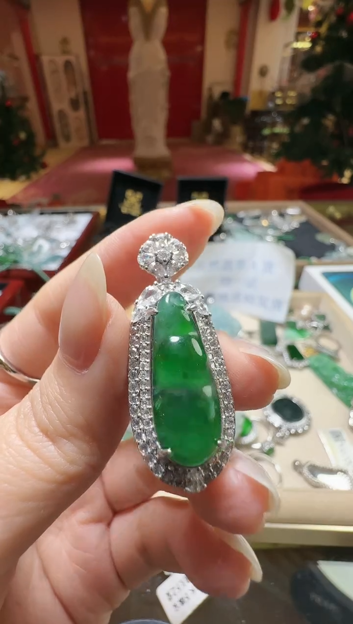 【闪购商品】翡翠吊坠(不含链)未镶嵌翡翠