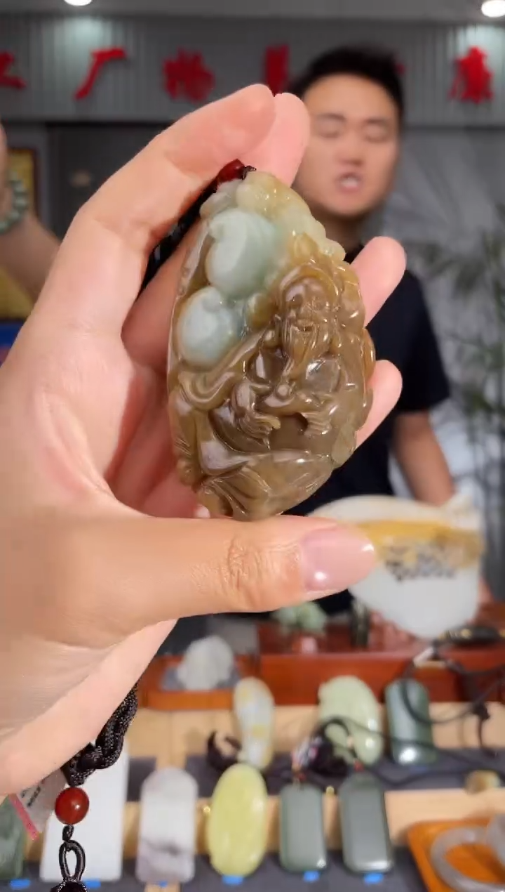 和田玉未镶嵌颈饰1