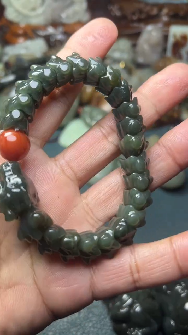 未镶嵌和田玉把件-