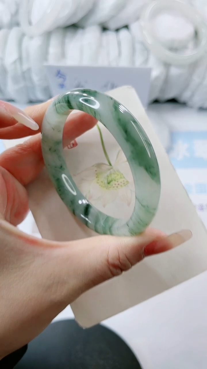 【闪购商品】石英质玉手镯未镶嵌多样性发货L168