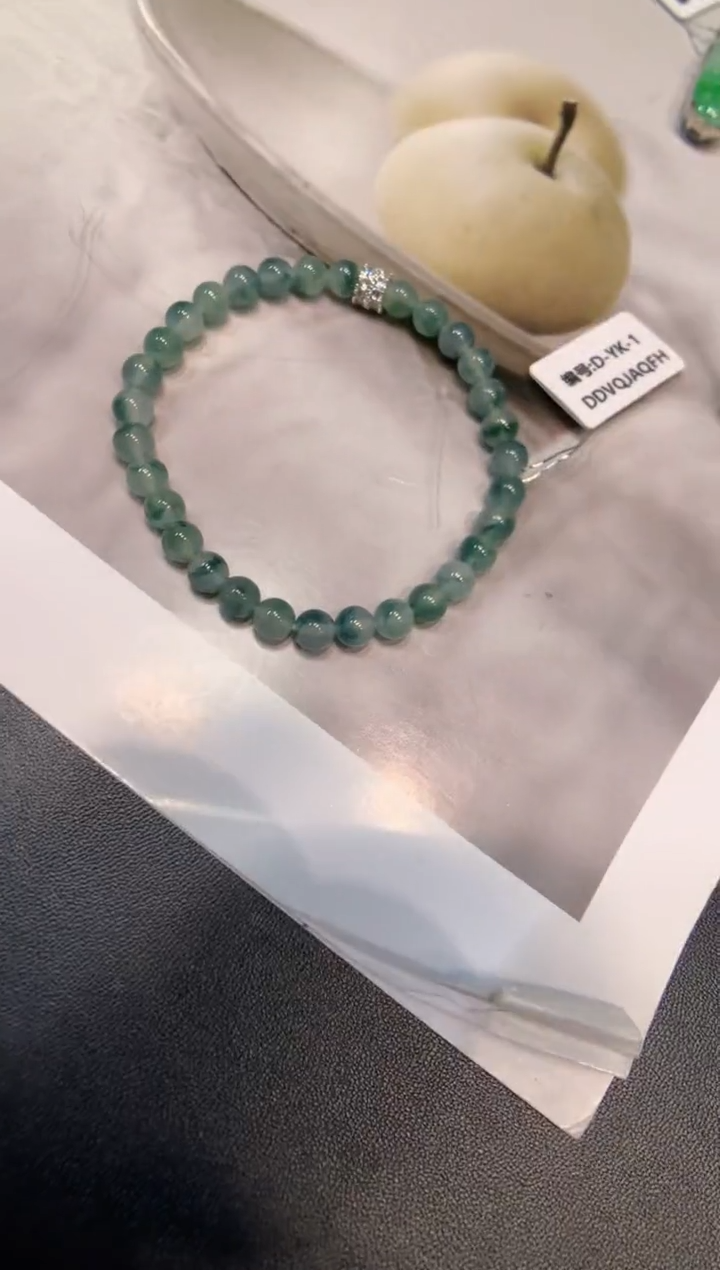 颈饰未镶嵌翡翠手串