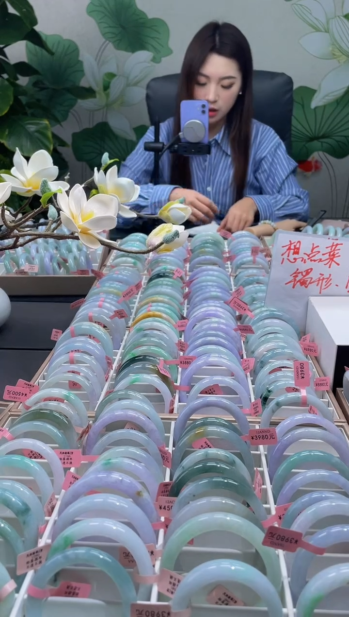 【闪购商品】翡翠手镯未镶嵌手镯