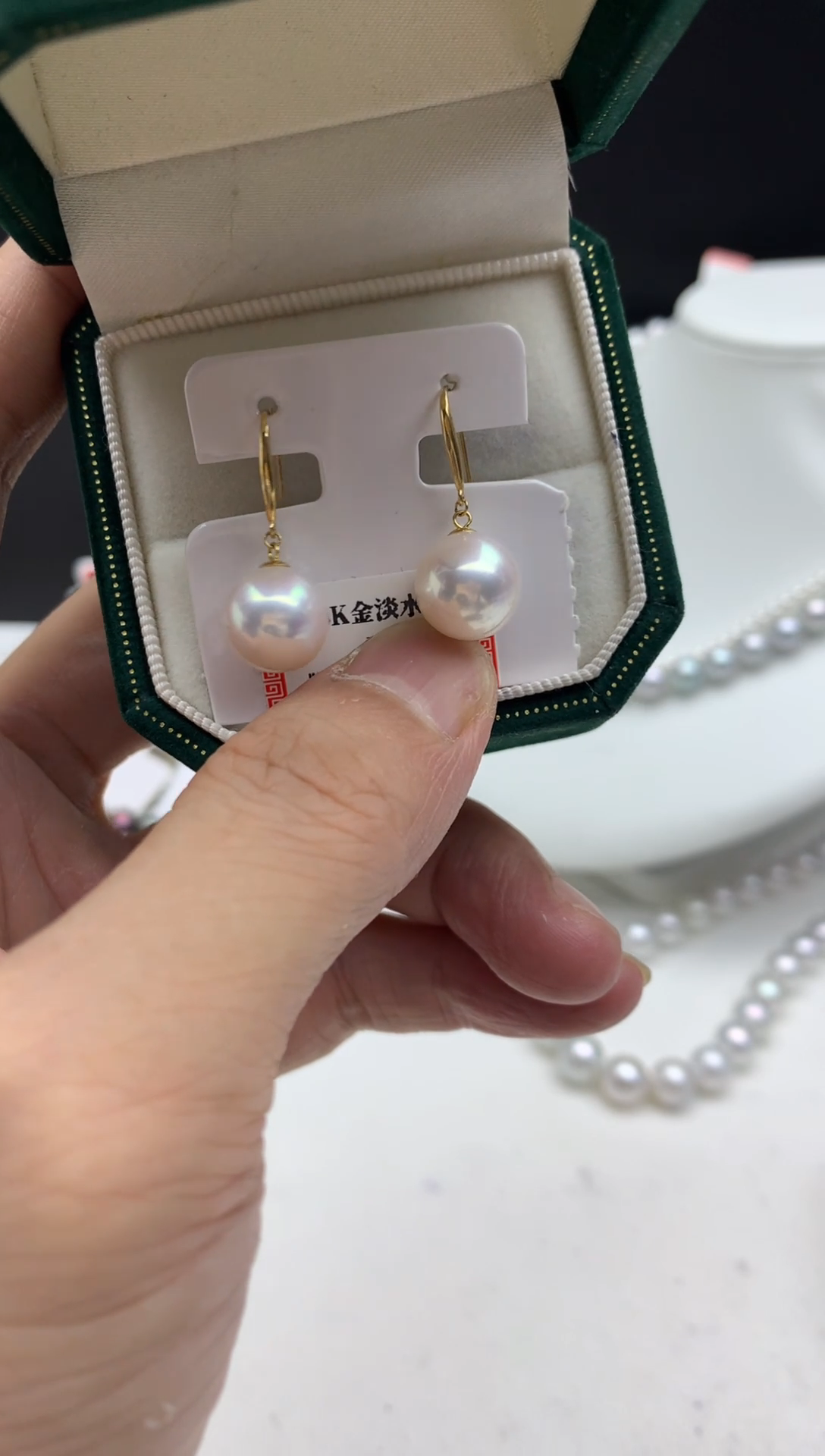 18K金镶嵌FF淡水珍珠白珠耳饰