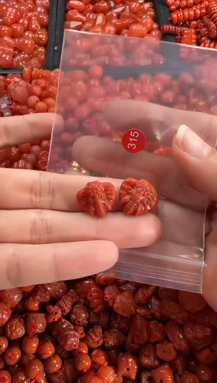 【闪购商品】南红玛瑙颈饰未镶嵌1