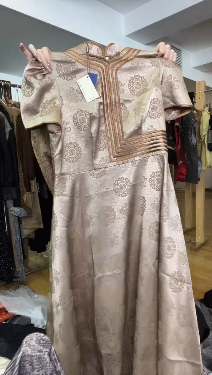 连衣裙       XL码      115-125斤