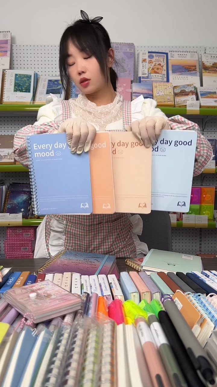 32K心悦卡面线环本60张随机封面4本