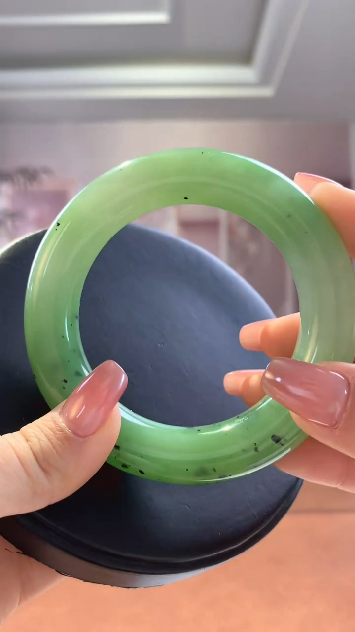 【闪购商品】和田玉手镯未镶嵌碧玉果绿大胖圆59