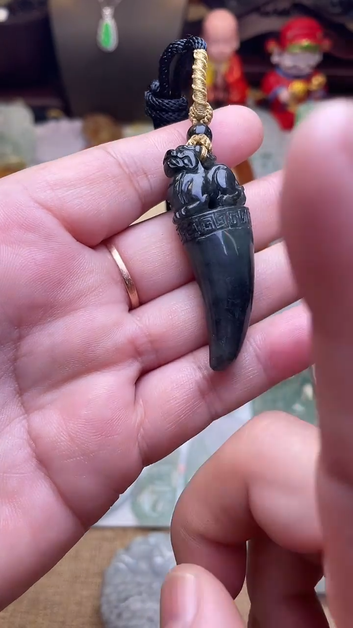 颈饰未镶嵌翡翠龙牙