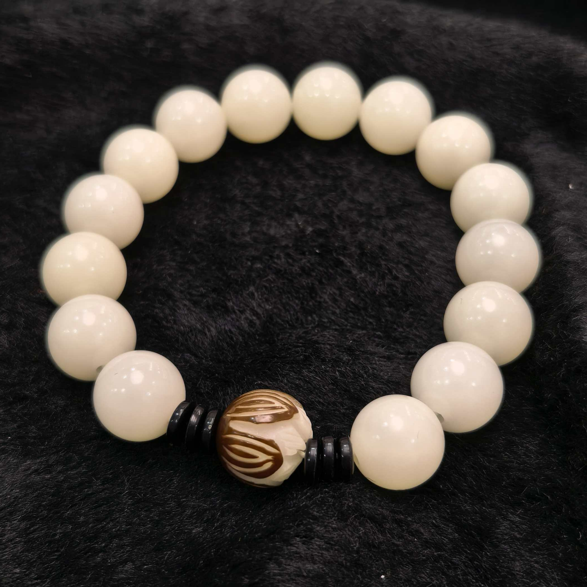 S8350-卡11卡12左右-白玉菩提手串