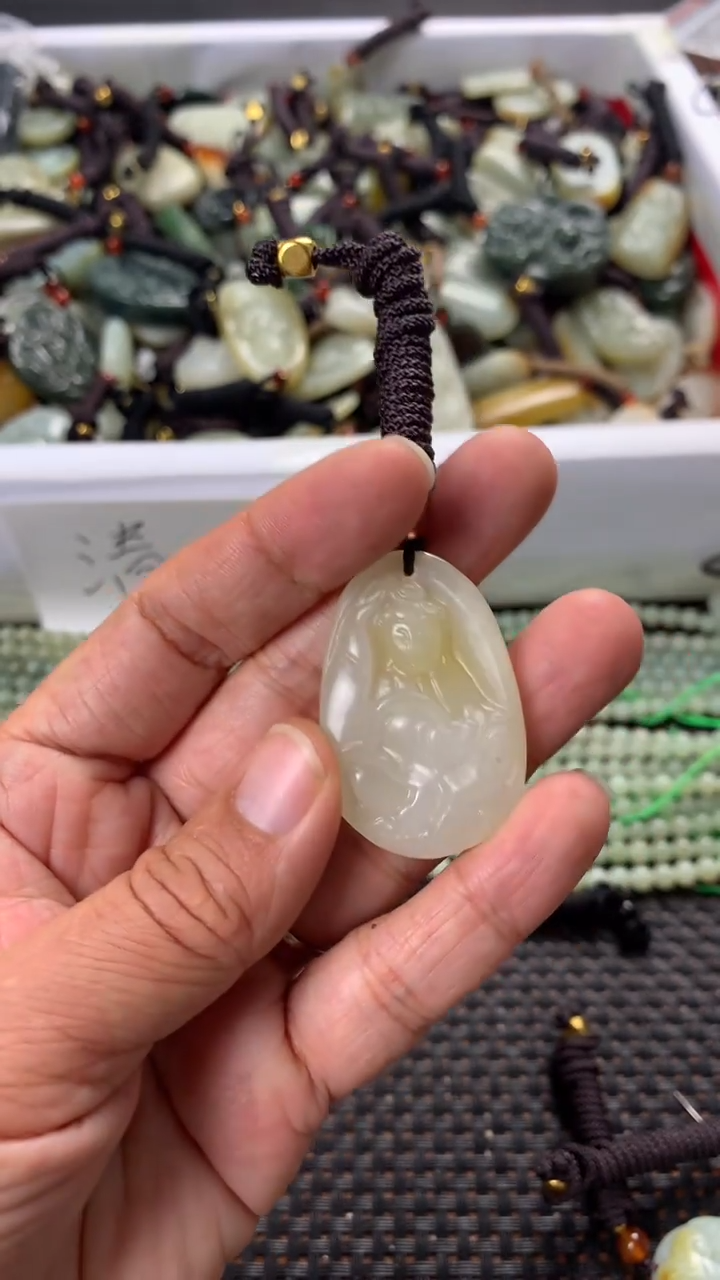 【闪购商品】和田玉颈饰未镶嵌多样性发货没有证书拍一发一有瑕